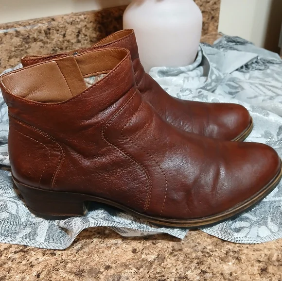 Lucky Brand Women's Size 9.5 Brown Leather Ankle Boots - Picture 3 of 8